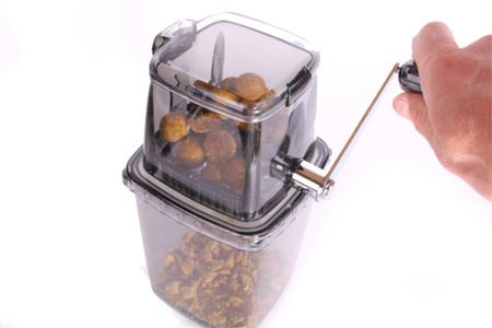 Kruszarka do Kulek Proteinowych Kruszer Młynek na Korbę NGT Bait Crusher